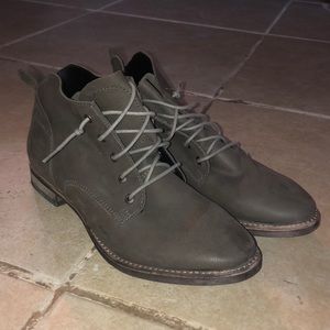 CLOSET CLEANUP! Lace up booties⭐️